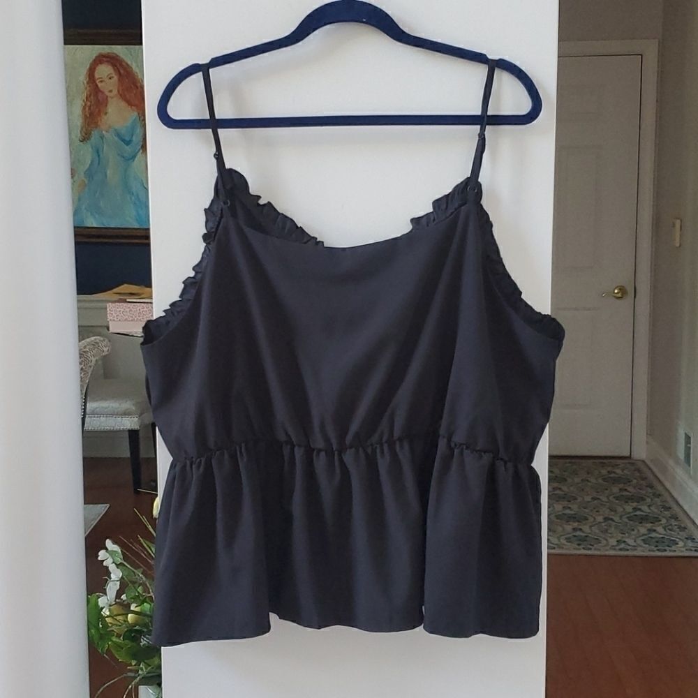 SHEIN Top - Picture 2 of 9